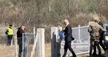 Thaçi kthehet në Kosovë/ Shkon të vizitojë varrin e babait që u nda nga jeta para disa ditësh