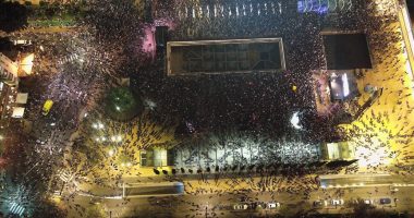 Mijëra njerëz dalin në rrugë në Tel Aviv, kundërshtojnë politikat e Benjamin Netanyahu