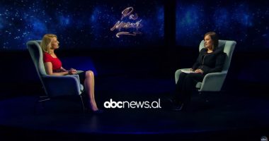 “Eros e rebelizëm në ditën e poezisë”/ Rrëfehet Eleana Zhako: Jeta mes dy gjuhëve dhe dy kombësive, pasuri intelektuale”