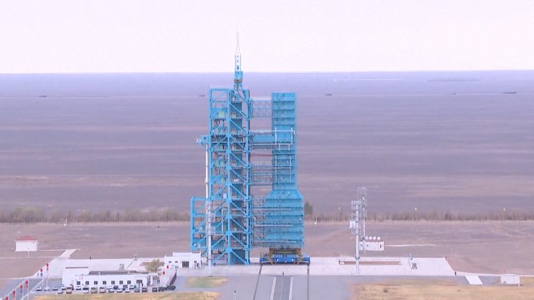 Anija kozmike ”Shenzhou-20” drejt hapësirës