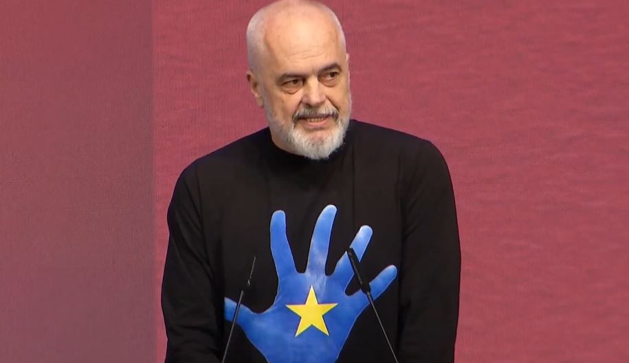 “Kamza, shembull rrezatues i PS”, Edi Rama: Tonin ia dhanë gratë dhe vajzat