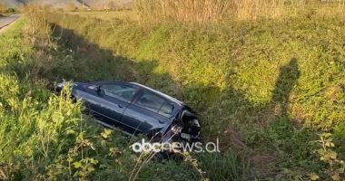 Aksident në Lezhë/ Përplasen dy automjete, njëra prej tyre përfundon në kanal