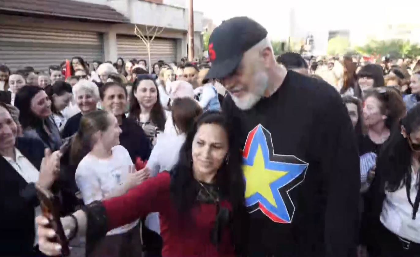 Rama vajzave në Kamëz: Simpatizantëve demokratë bëjuni provën e karakterit, për në Europë apo në kënetë?