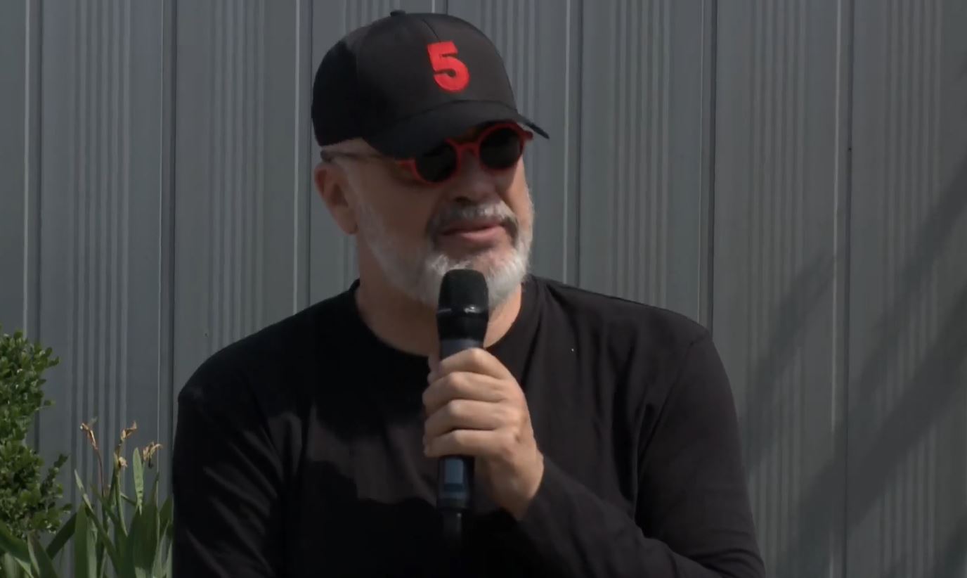 Rama me fermerët në Berat: Rekordi im botëror, jam piktori më i mirë mes kryeministrave. Rekordi kombëtar…