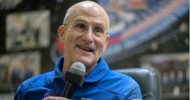 Astronauti më i vjetër amerikan kthehet në Tokë në përvjetorin e 70-të të ditëlindjes