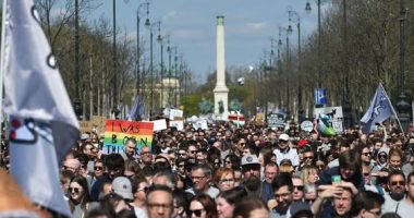 Hungaria gati të zbatojë amendamentin që ndalon tubimet e LGBTQ+