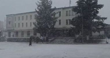 Dimri nuk ka ikur/ Veriu zbardhet nga bora, rrugët janë të hapura