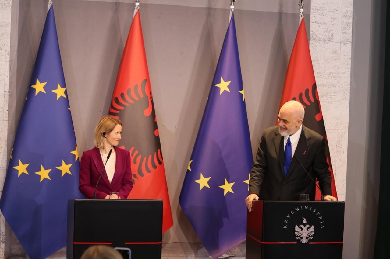 “Sot lancojmë dialogun e parë për sigurinë, 13 milionë euro për përgatitjen e FA”, Kallas: E ardhmja e Shqipërisë, në BE