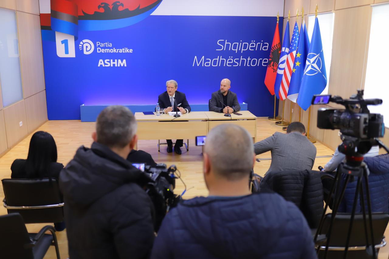 Berisha do hapë burgjet: Do lirohen të burgosurit, mbahen kot në qeli