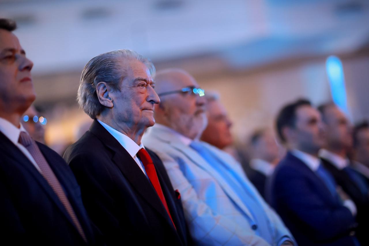 PD prezanton programin/ Një ditë pas hapjes së fushatës, tubim në Pallatin e Kongreseve