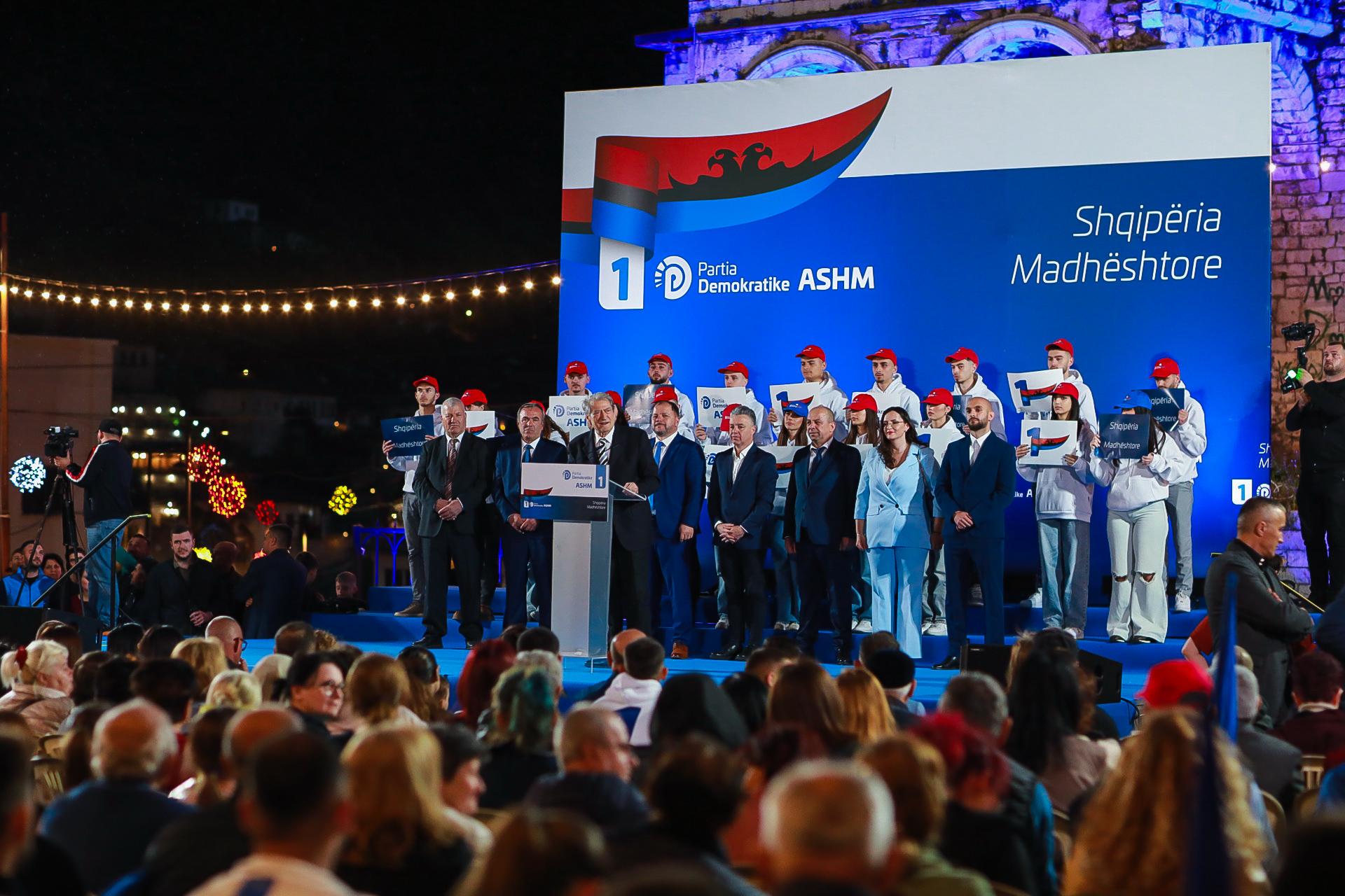 “11 maji, datë historike për ne”, Berisha prezanton kandidatët në Berat: Rikthejmë shkëlqimin e Beratit