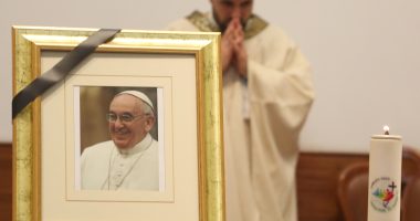 Shqiptarët nderojnë Papën/ Teologu: Personaliteti tij ishte i veçantë në kohën bashkëkohore që jetojmë