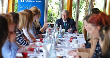 Berisha: Gratë e PS, si dashnoret e Gadafit/ Kreu i PD i rikthehet baltës që hedh në Kuvend ndaj femrave socialiste