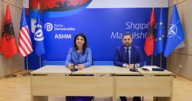 Topalli shmang kontratën e lobimit/ Akuza kompanisë postare: Nuk po u çon votat demokratëve në diasporë