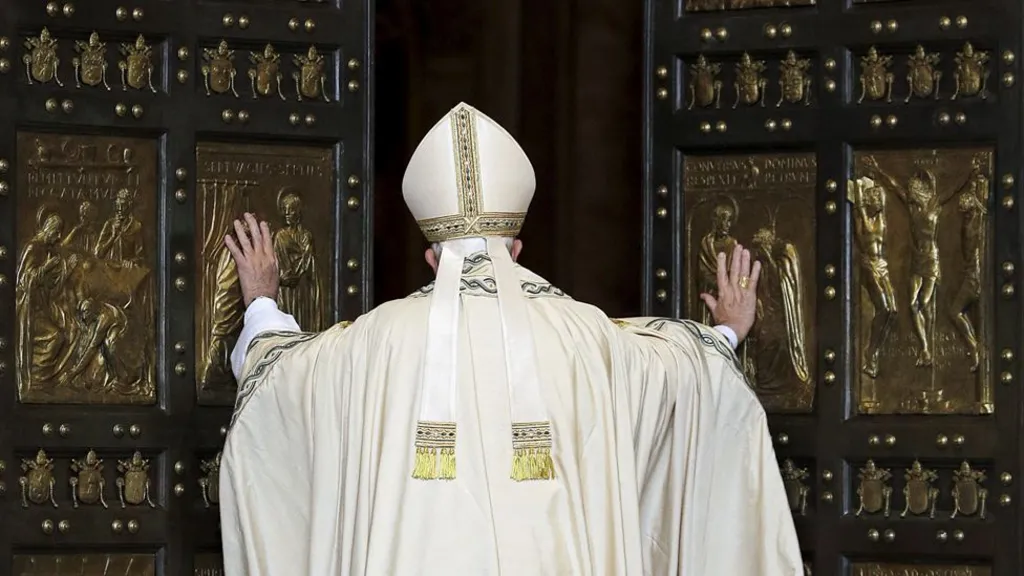 Nga lamtumira e Papa Françesku te zgjedhja e pasuesit, çfarë ndodh në Vatikan pas vdekjes së Papës