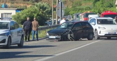 Aksident në aksin Elbasan-Peqin/ Autobusi përplaset me një automjet, raportohet për të lënduar