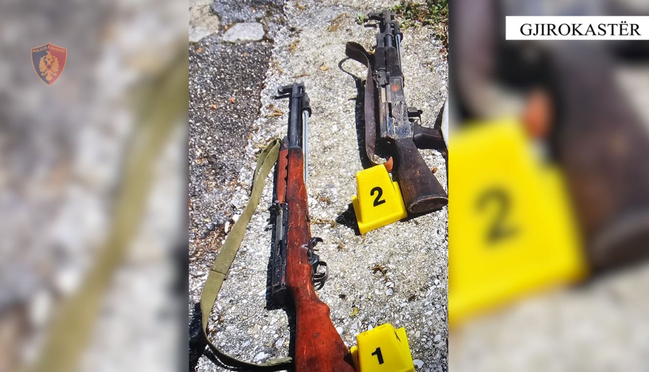 Gjenden dy kallashnikov në një shtëpi të pabanuar në Gjirokastër