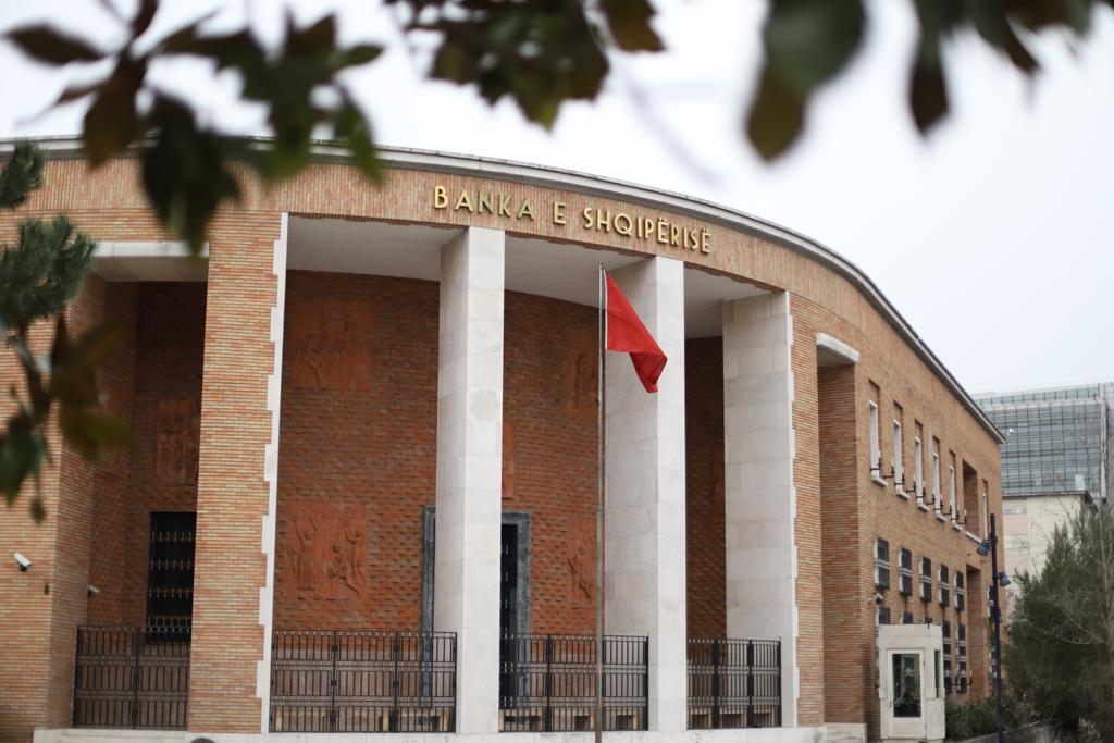 Transfertat në euro, rekord/ BSH: 1.3 miliardë euro transaksione në tre muaj, rritje me 20 për qind