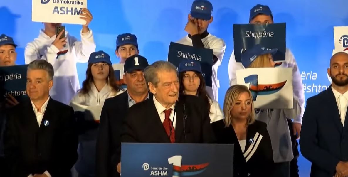 “Buxhet më i lartë për arsimin/ Berisha në Kuçovë: Do paguajmë sipërmarrësit, grante për çdo biznes