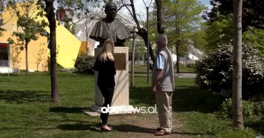 Përjetësimi i Papës në skulpturë/ Qazim Arifi: Kam gdhendur shpirtin dhe misionin e tij në art