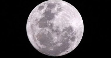 Hëna mund të goditet nga asteroidi që ishte nisur drejt Tokës