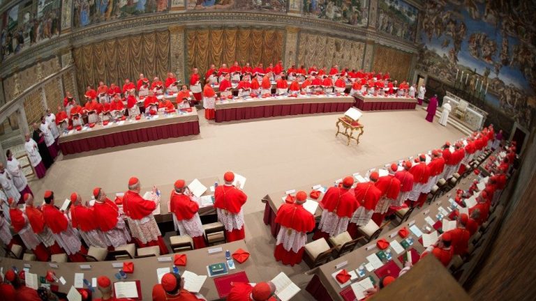 Vatikan, mblidhet konklava për zgjedhjen e pasardhësit të Papa Françeskut