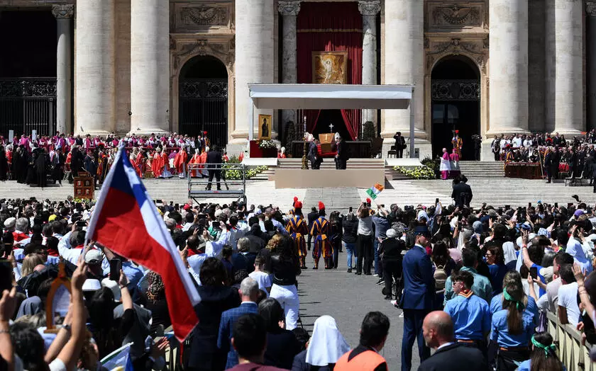Të gjitha zhvillimet/ Lamtumirë Papa Françesku! Bota përcjell Papën e të varfërve, në ceremoni liderë botërorë