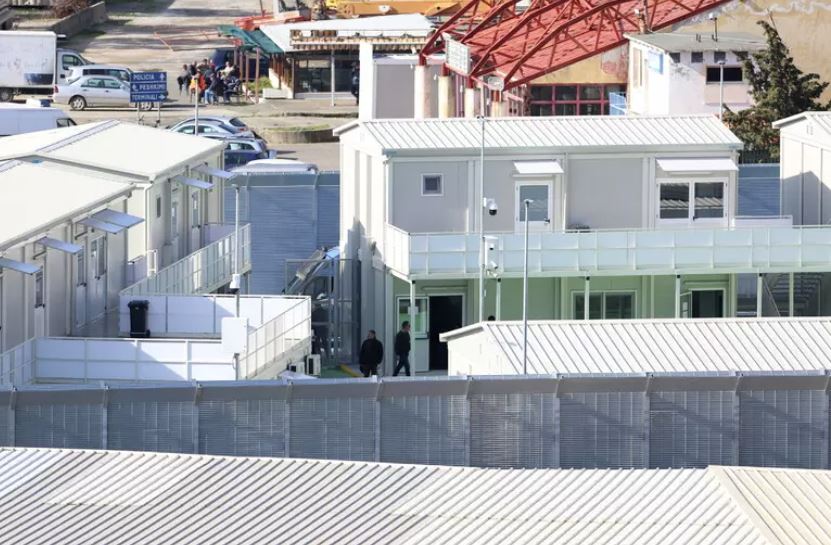 Rinisin emigrantët në Gjadër/ Këtë javë Italia sjell 100 emigrantë, në pritje të riatdhesimit