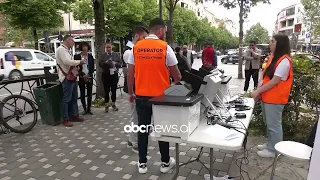 Votimi elektronik/ KQZ, demostrim për votuesit në njësinë 10 Tiranë