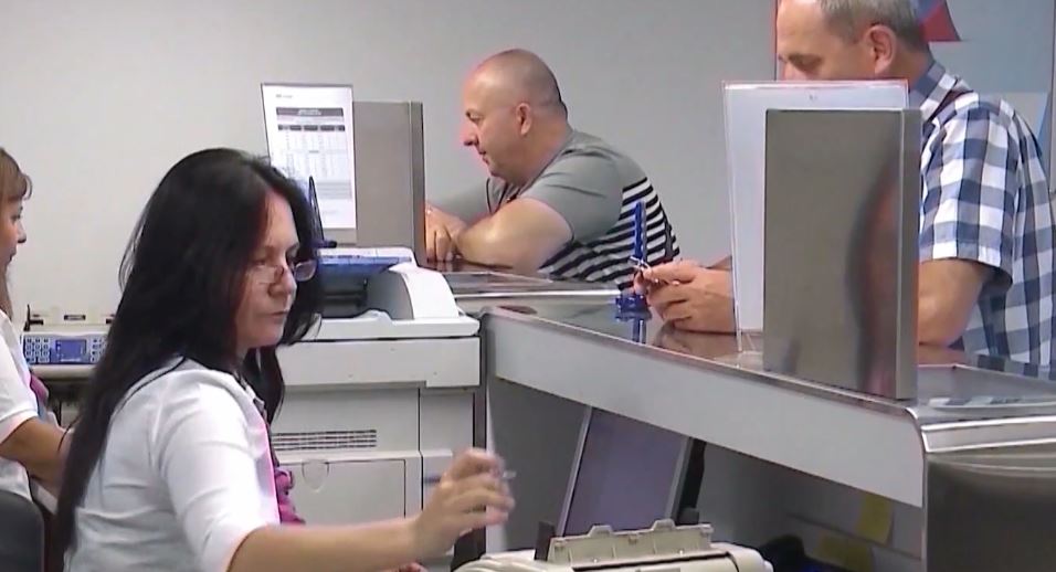 Bankat vendosen nën hetim/ Autoriteti i Konkurrencës: Dyshim për abuzime me siguracionin për kredi