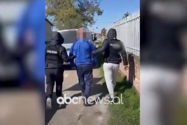 Plagosja e gruas në Fier/ Arrestohet 66-vjeçari, ende në kërkim i biri