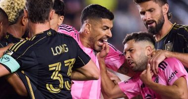 “Vampiri” suarez kafshon sërish/ Sulmuesi uruguajan dëmton shokun e ekipit Jordi Alba