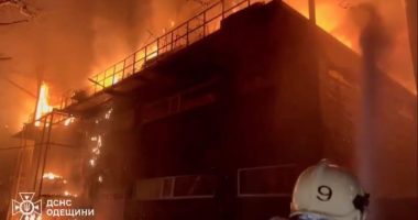 Goditet një ndërtesë banimi në Odesë, Rusia vazhdon ta bombardojë Ukrainën