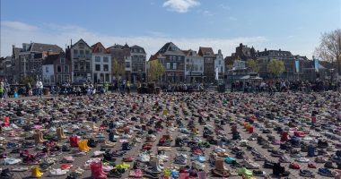 Mijëra këpucë vendosen në një prej shesheve të Holandës në nder të fëmijëve të vrarë në Gaza