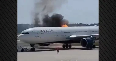 Avioni i “Delta Air Lines” merr flakë në aeroportin e Orlandos, evakuohen pasagjerët