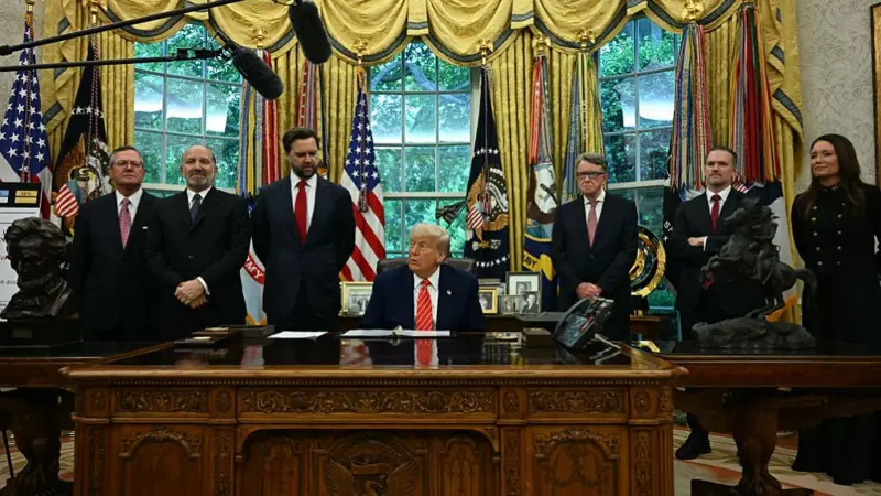 Trump shpall zyrtarisht marrëveshjen tregtare Britani-SHBA