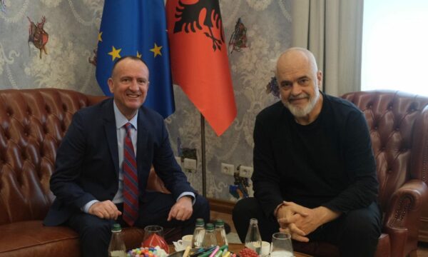 “Edi, kryeministri ynë europian”/ Taravari “tradhton” Kurtin, takon Ramën në Tiranë