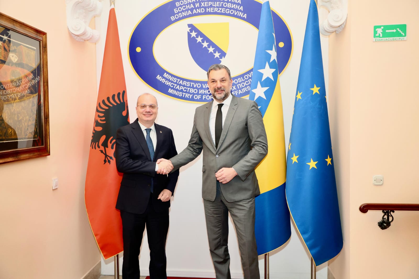 Sarajevë/ Ministri Hasani takon homologun Konaković, inaugurohet ambasada shqiptare