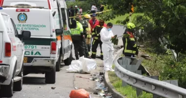 Aksidentohet autobusi me studentë në Kolumbi, dhjetë viktima