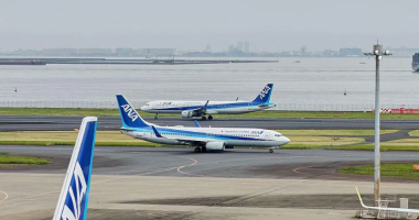 Panik në qiell të hapur/ Një aeroplan japonez bëri ulje emergjente pasi një burrë u përpoq të hapte derën