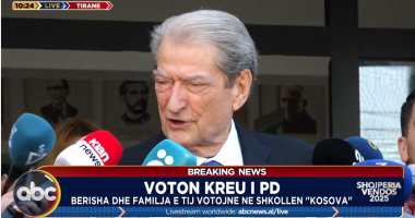 Zgjedhjet e teta si kryetar i PD/ Berisha voton me familjen, thirrje shqiptarëve: Votoni!