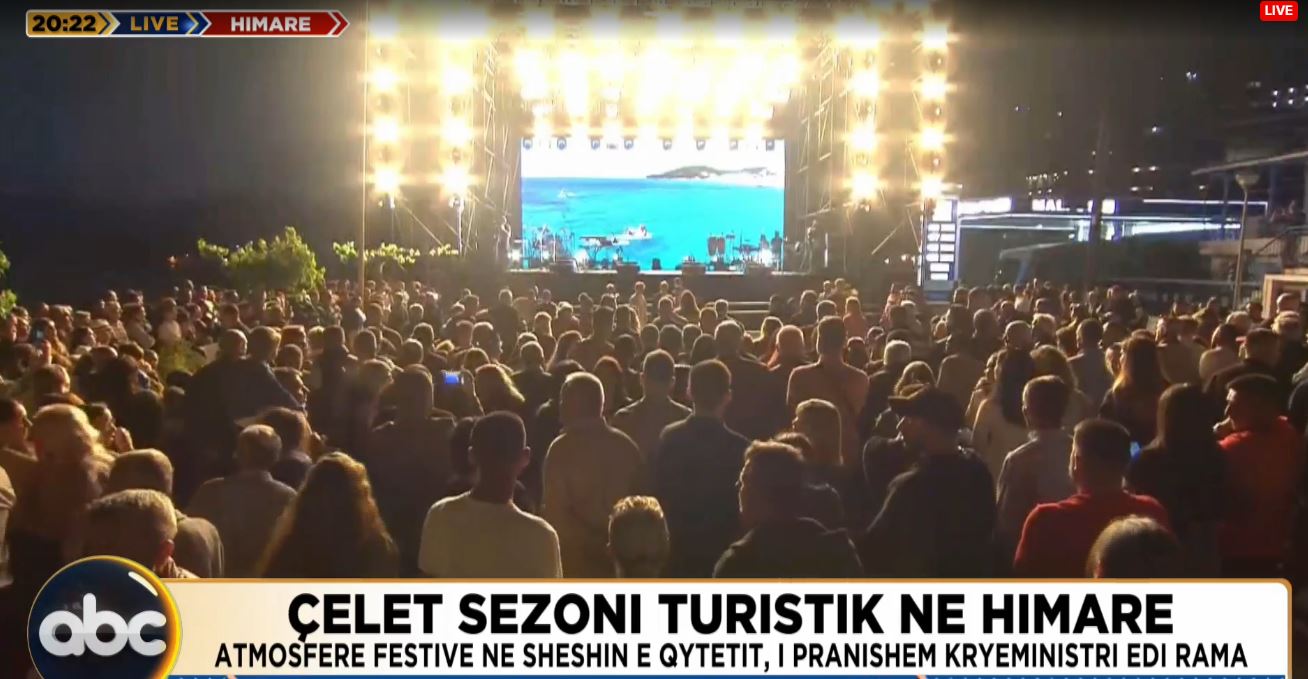 Çelet sezoni turistik në Himarë/ Atmosferë festive në sheshin e qytetit, i pranishëm kryeministri Rama