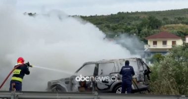 VIDEO/ Makina merr flakë në ecje e sipër në Fier, shpëtojnë mrekullisht shoferi dhe pasagjeri
