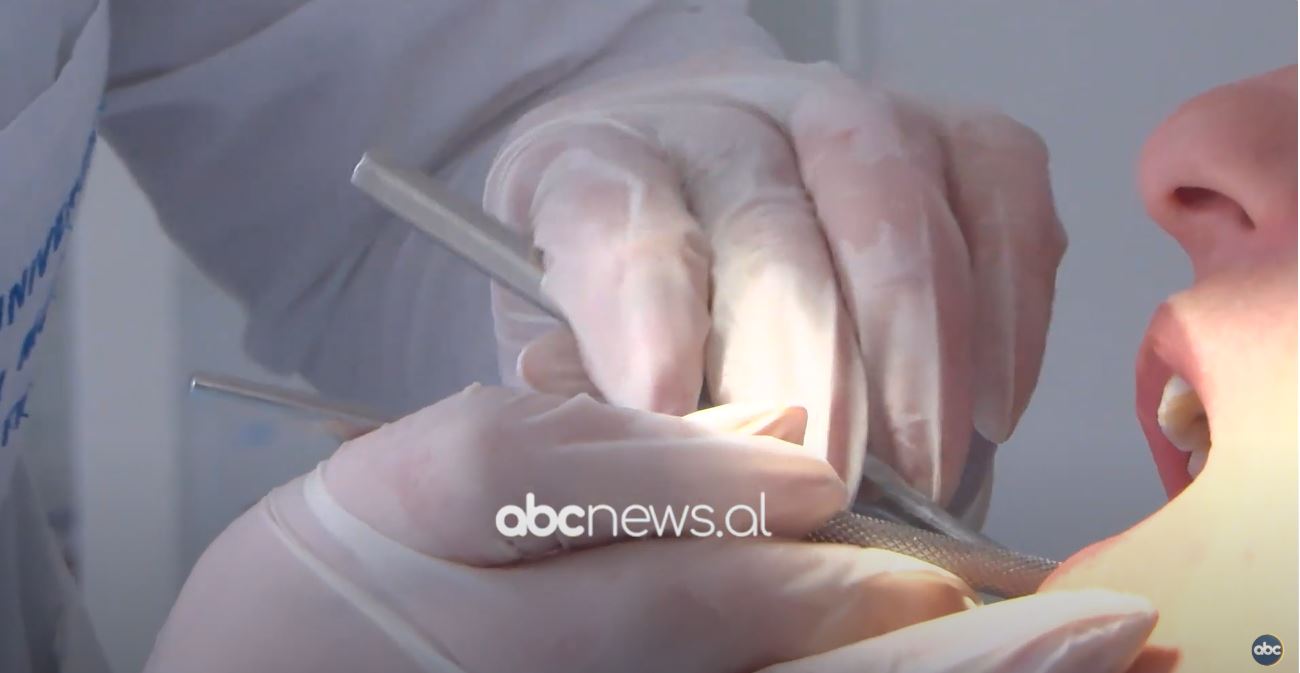 Shqiptarët nuk shkojnë tek dentisti/ Stomatologët: Vijnë për kontrolle vetëm kur ndjejnë dhimbje