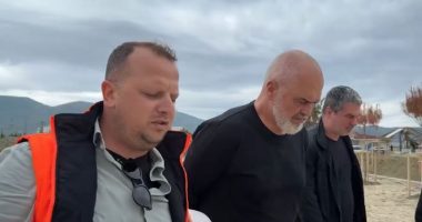 Shqipëria e re turistike/ Kryetari i PS në Vlorë, inspekton punimet në Lungomare