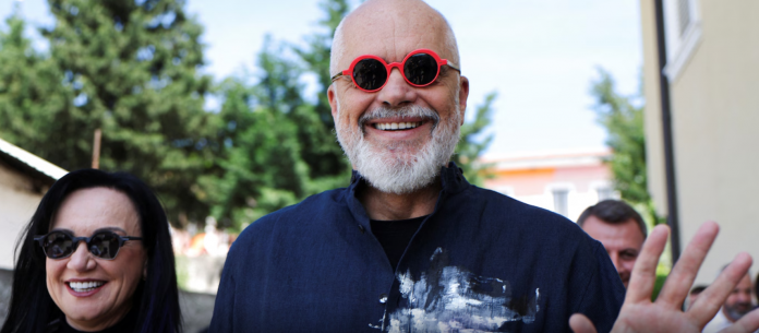 Media holandeze ‘AD’ për Ramën: Ky është artisti që sjell 40 krerë shtetesh në Tiranë