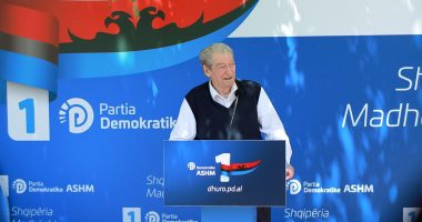 Noizy, “zhurmë” në fushatë/ Berishës i mbetet “stresi”, sulmon rivalin e tij. Frika nga Sula? Në Peqin kërkon votat e mbështetesve të ish-deputetit