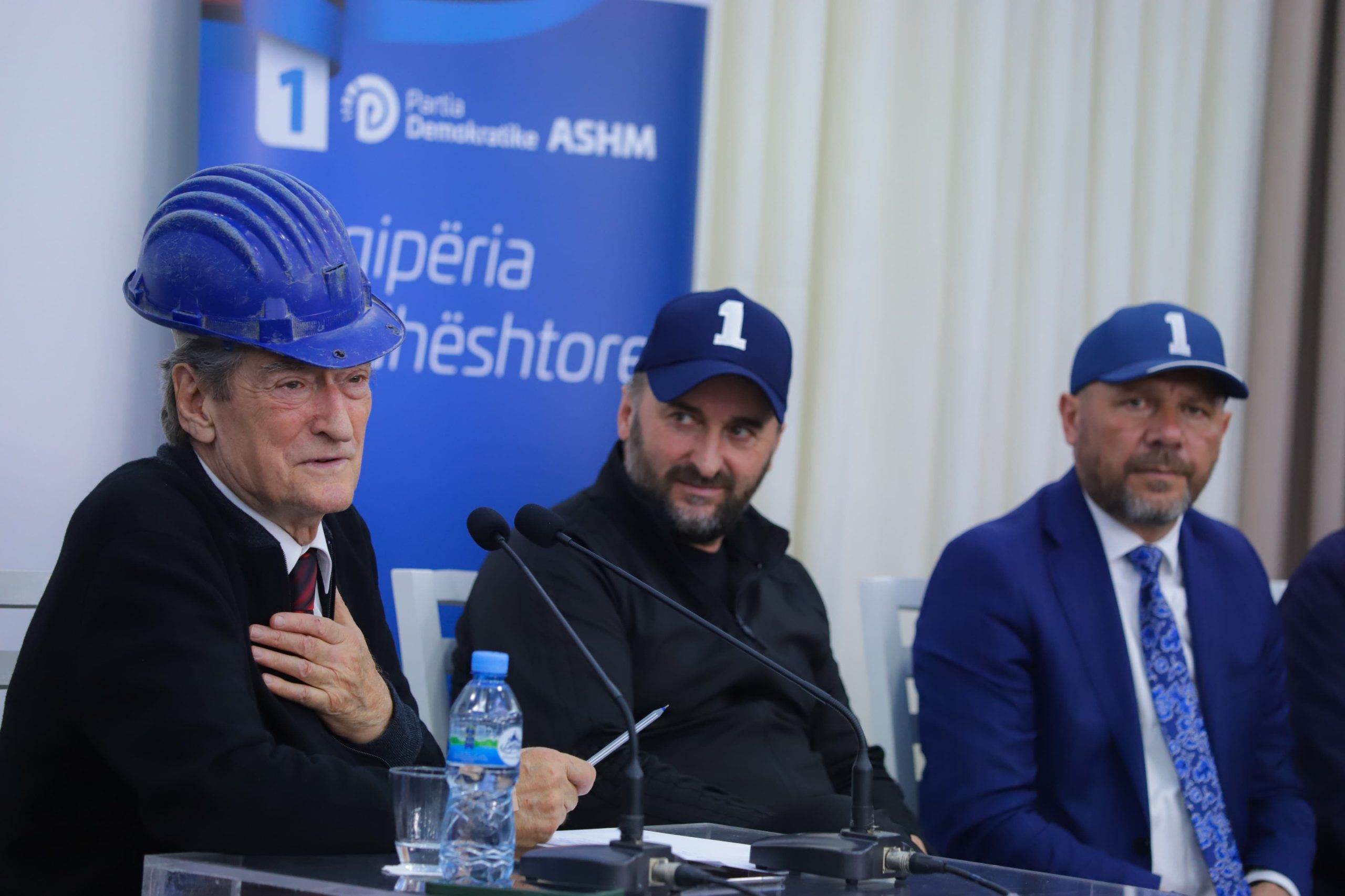 Berisha me kasketë minatori/ Bulqizë, Doktori: Në këtë moshë nuk kam ambicie për pushtet