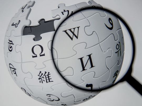 Wikipedia sfidon ligjërisht rregullat e sigurisë online