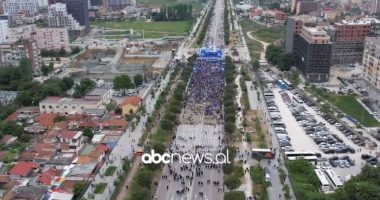 Berishës s’i mbushen karriget/ Pamje me dron, pak mbështetës në mitingun përmbyllës të PD